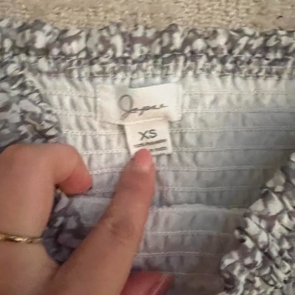 Gray and white crop blouse top size xs - Picture 5 of 5